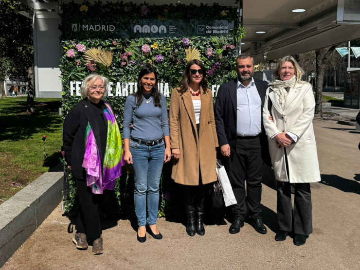 Artesanos de Toda España Unidos en la IV Feria de Semana Santa en Recoletos