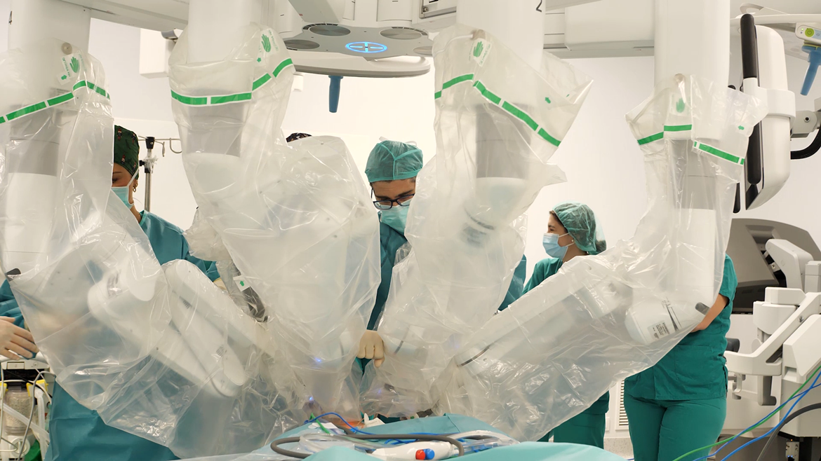 Avance Médico: Hospital 12 de Octubre Logra Reconstrucción Exitosa de Vejiga Pediátrica con Cirugía Robótica