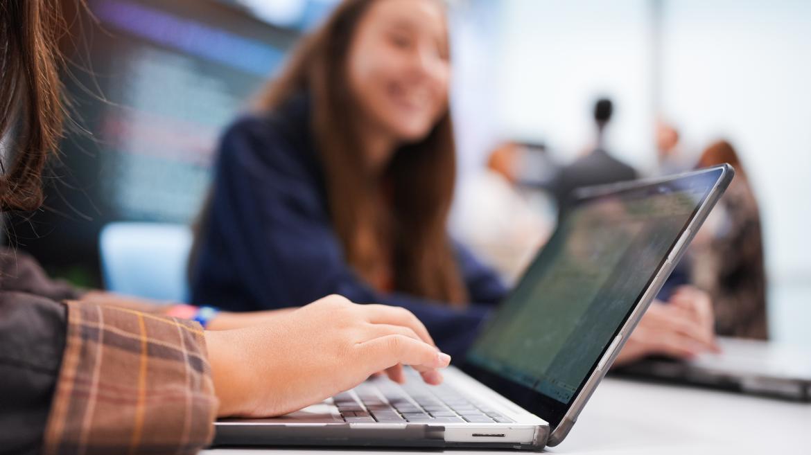 La Comunidad de Madrid aprueba 6 millones para cursos gratuitos de IA y seguridad informática a desempleados