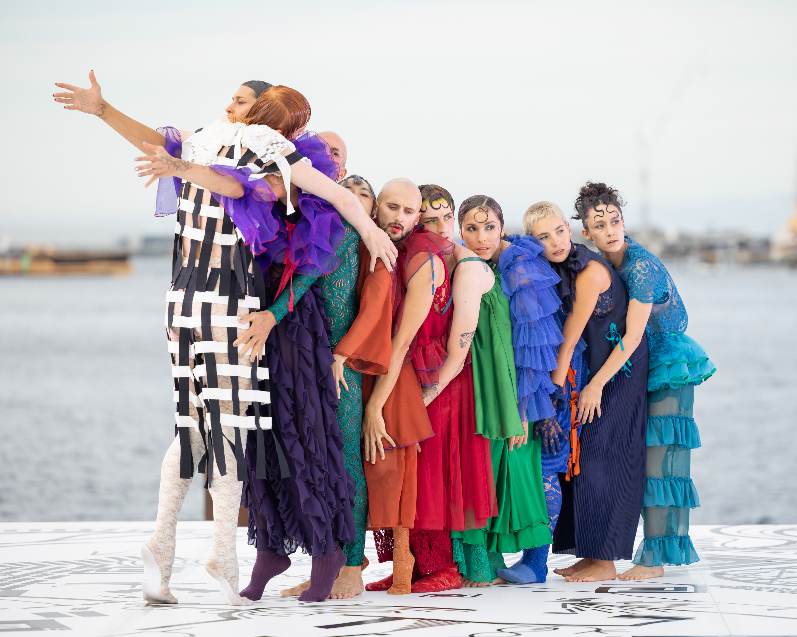 Danish Dance Theatre y Marina Mascarell inundan Centro Danza Matadero de energía y color con ‘Bloody Moon’