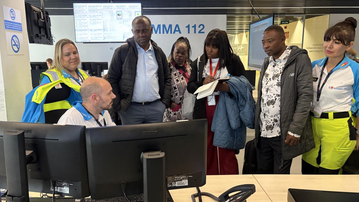 Delegación de Guinea Ecuatorial conoce el modelo de emergencias del SUMMA 112 en Madrid