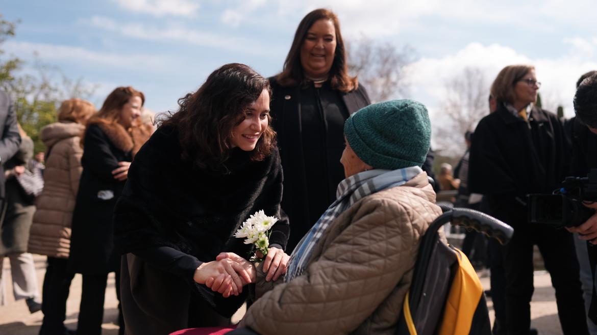 Díaz Ayuso Rinde Tributo a las Víctimas del 11-M en Acto Conmemorativo de la AVT
