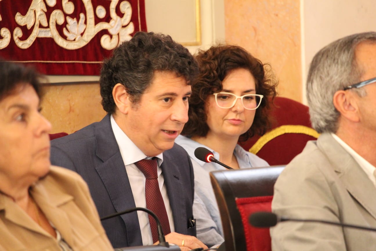 El Ayuntamiento de Alcalá promueve la responsabilidad y adopción de mascotas en centros educativos.