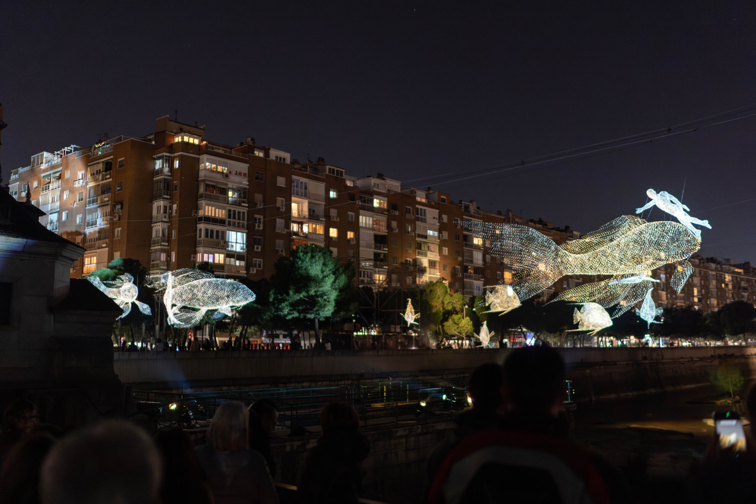 Espectaculares Imágenes Iluminan la Ciudad en la Segunda Jornada del Festival Internacional de Luz
