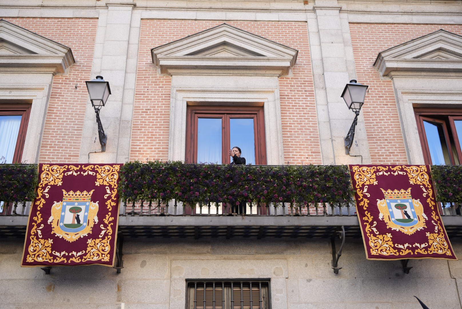 Esperanza Garrido Inicia la Tradición de Saetas en el Domingo de Ramos