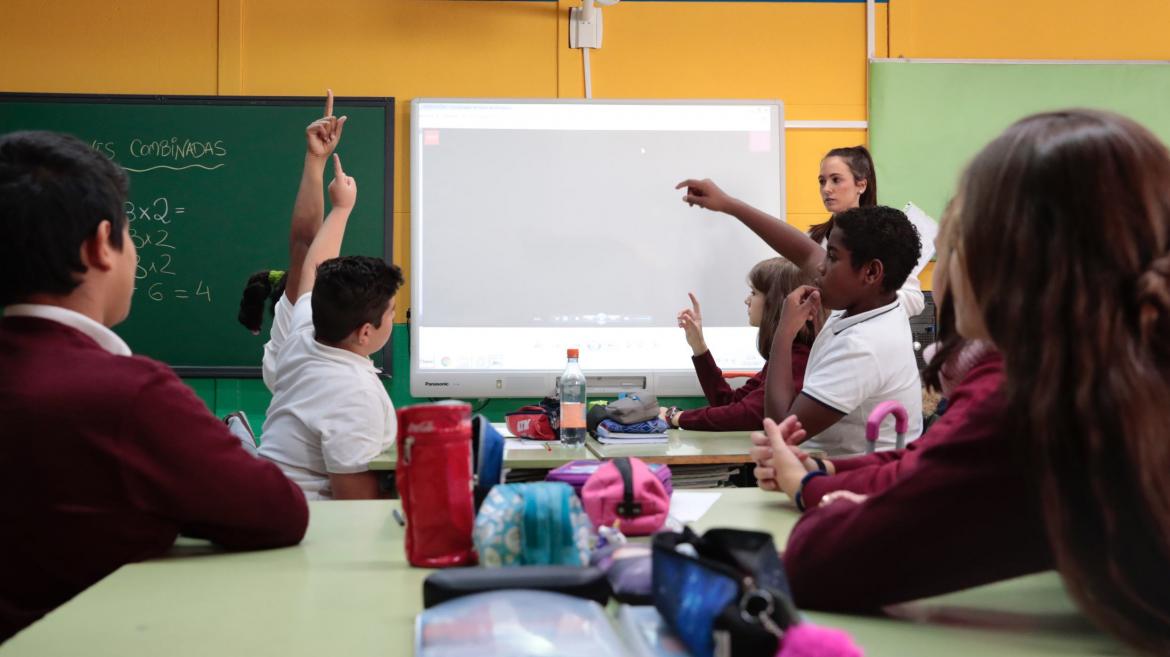 Extensión de Conciertos Educativos en Madrid Beneficia a 350.000 Estudiantes por Cuatro Años Más