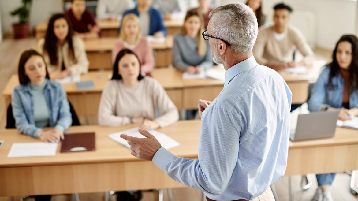 Formación Lingüística Internacional para Docentes: Madrid Anuncia Programa de Verano para 475 Profesores