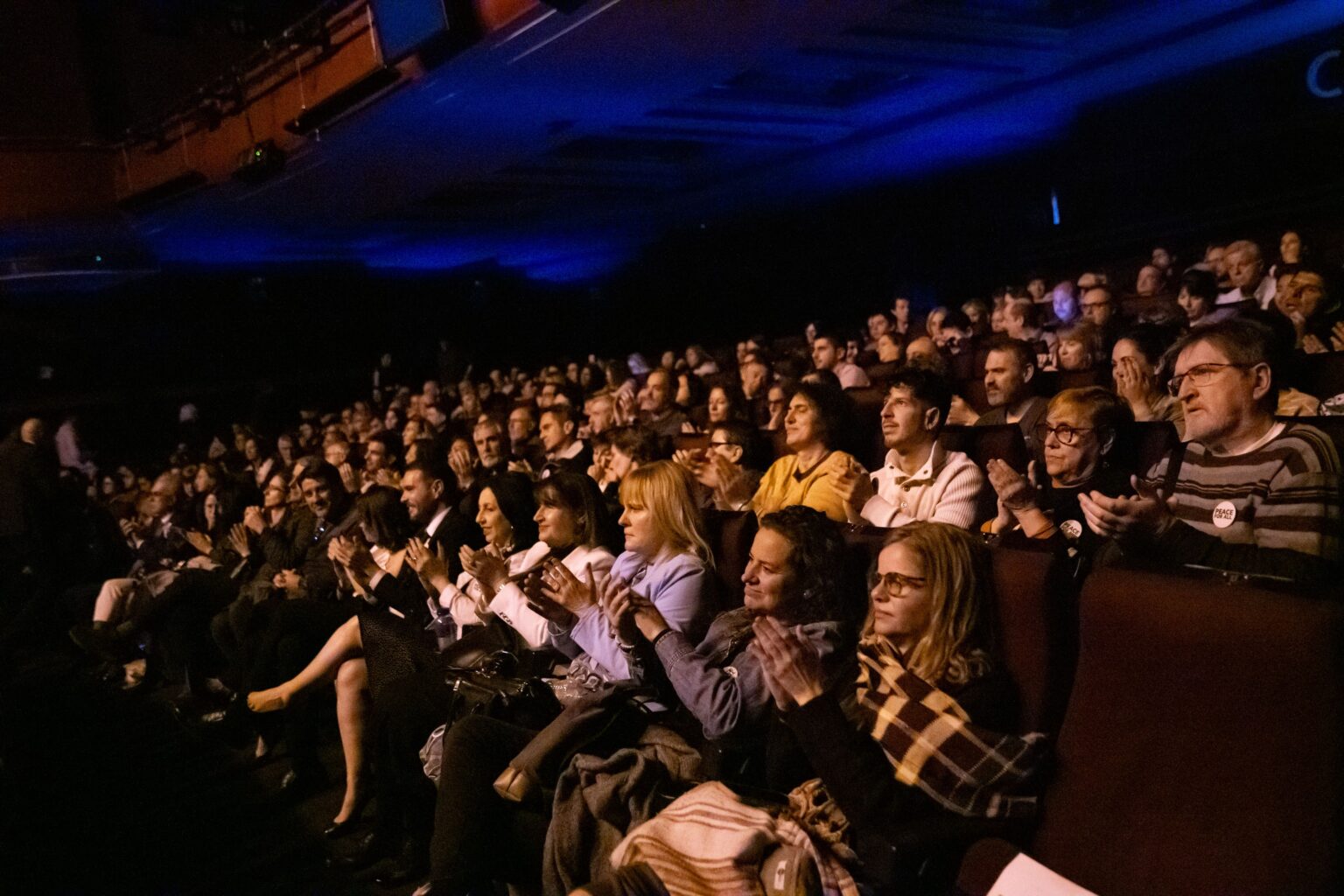 Impactante Preestreno de ‘Chipre: La Isla Dividida’ Emociona a Multitud en el Teatro Capitol de Madrid