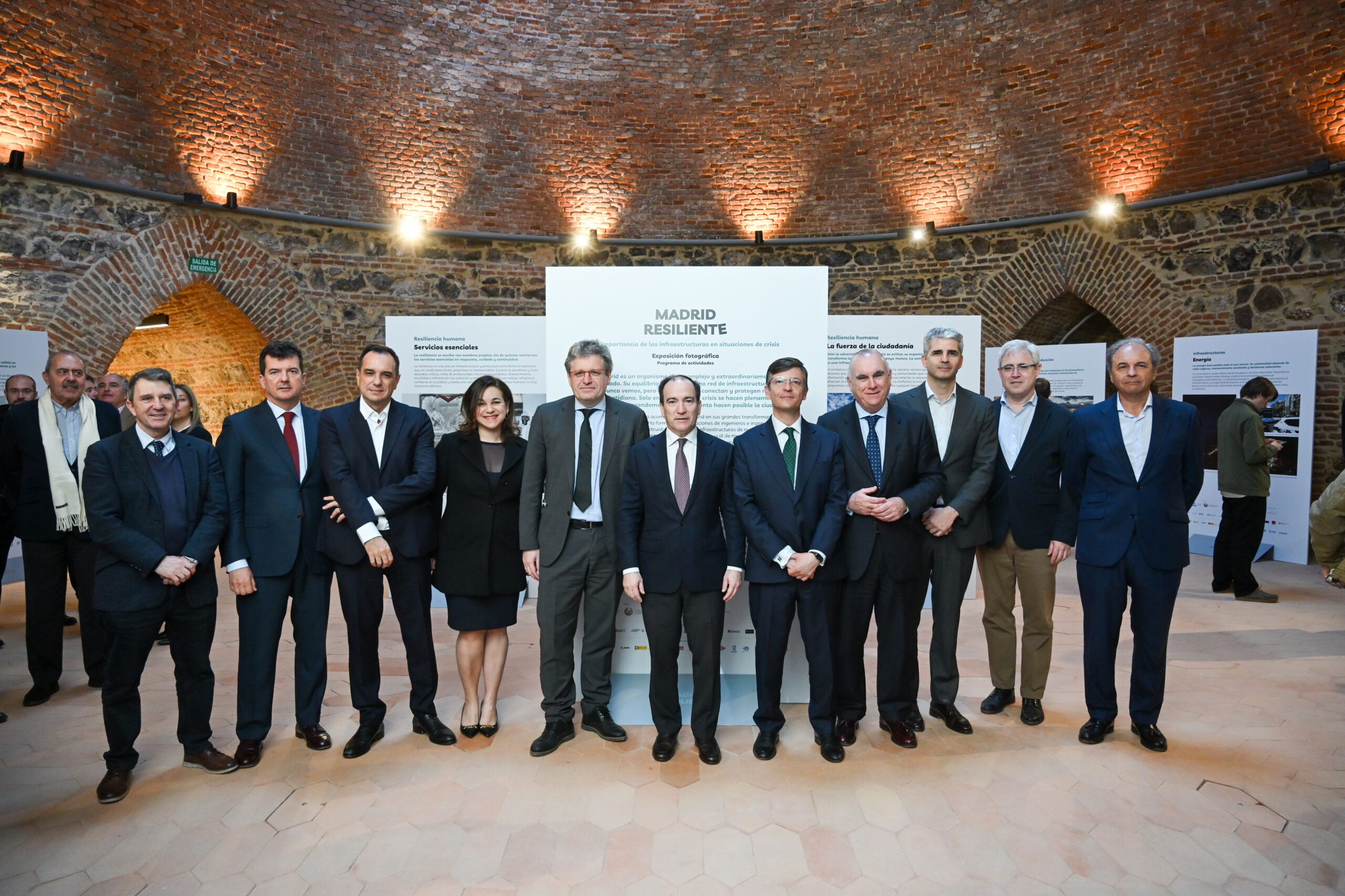 Infraestructuras de Madrid Frente a la Adversidad: Exposición Fotográfica en El Retiro