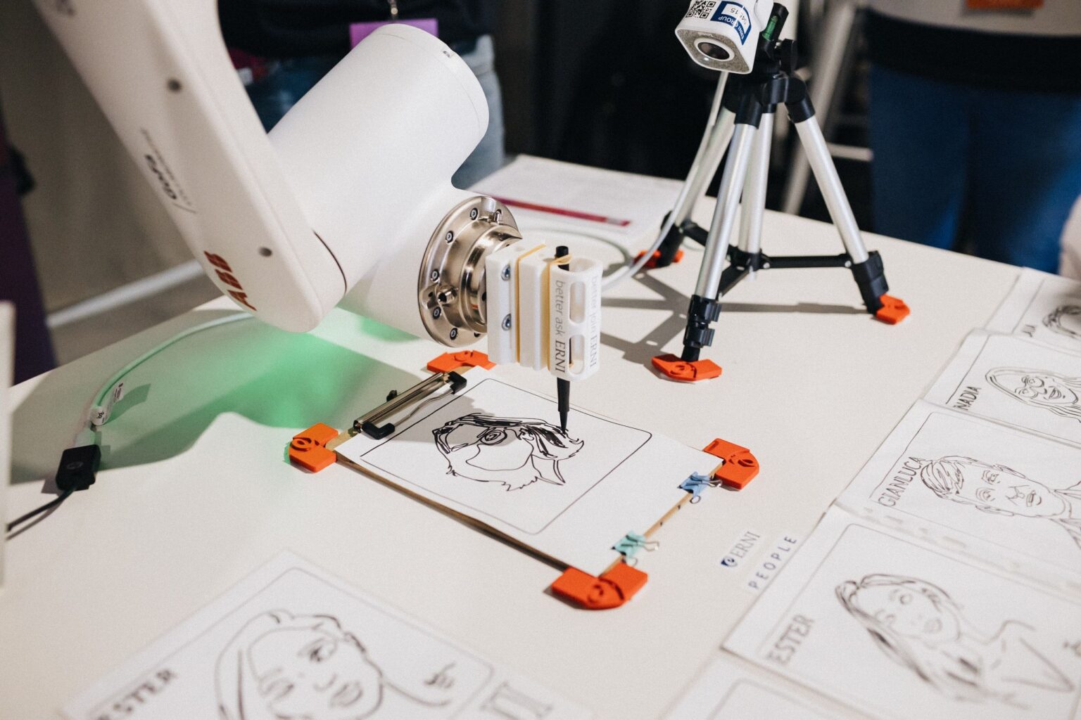 Innovación en Acción: ERNI Revoluciona el Talent Arena con Robótica IA y Proyecta un Crecimiento de 600,000 Robots Industriales para 2026