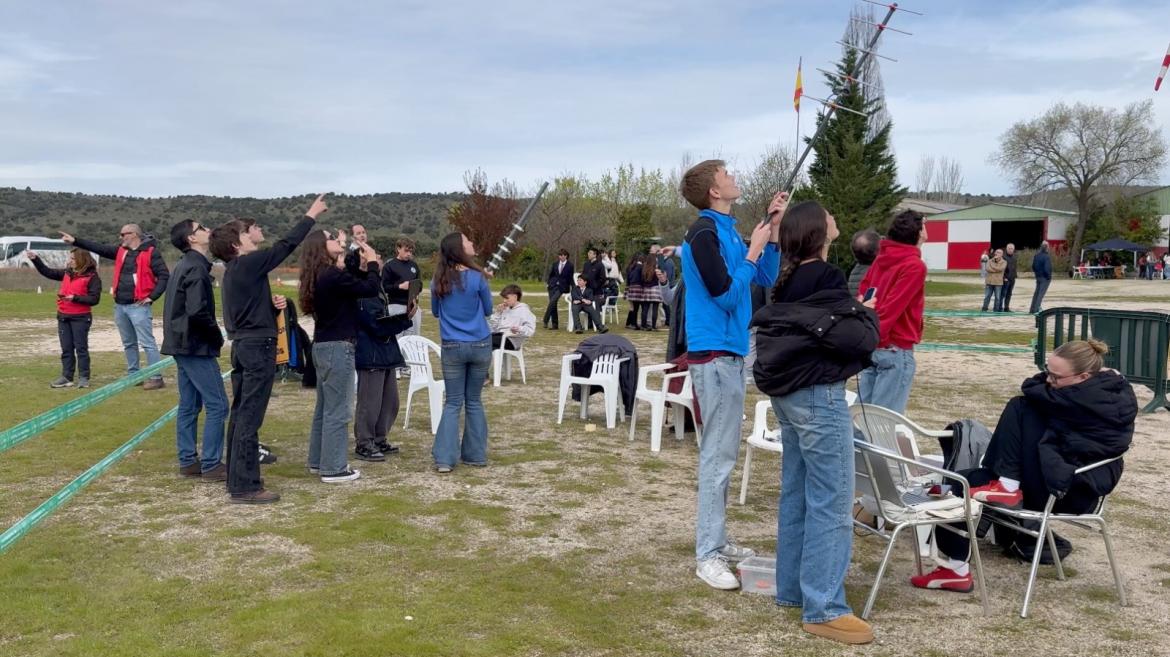 La Comunidad de Madrid Convoca a Más de 400 Alumnos en la V Competición de Minisatélites CanSat