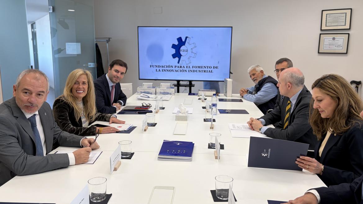 La consejera Rocío Albert durante la visita