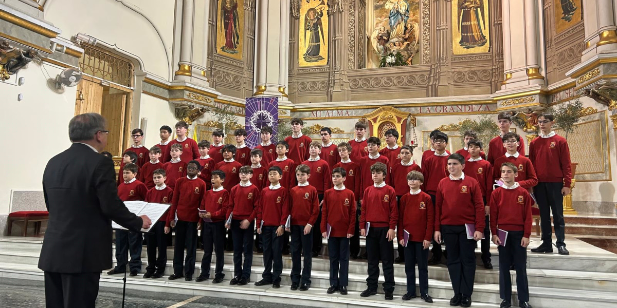 La Escolanía de El Escorial Encabeza la Celebración de Semana Santa en Chamberí