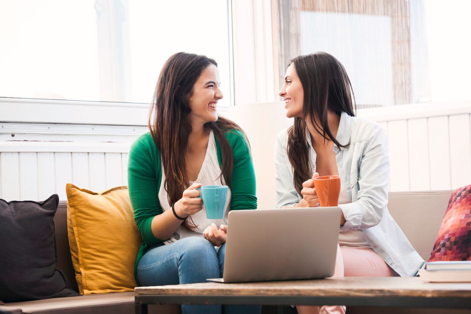 Las Mujeres Españolas Priorizan el Cuidado Familiar Sobre la Seguridad Económica