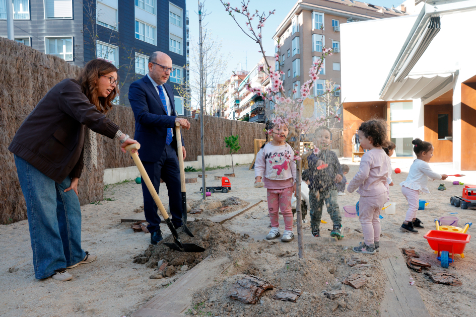 Madrid destina 4,4 millones de euros a proyectos de natalidad y apoyo familiar impulsados por entidades