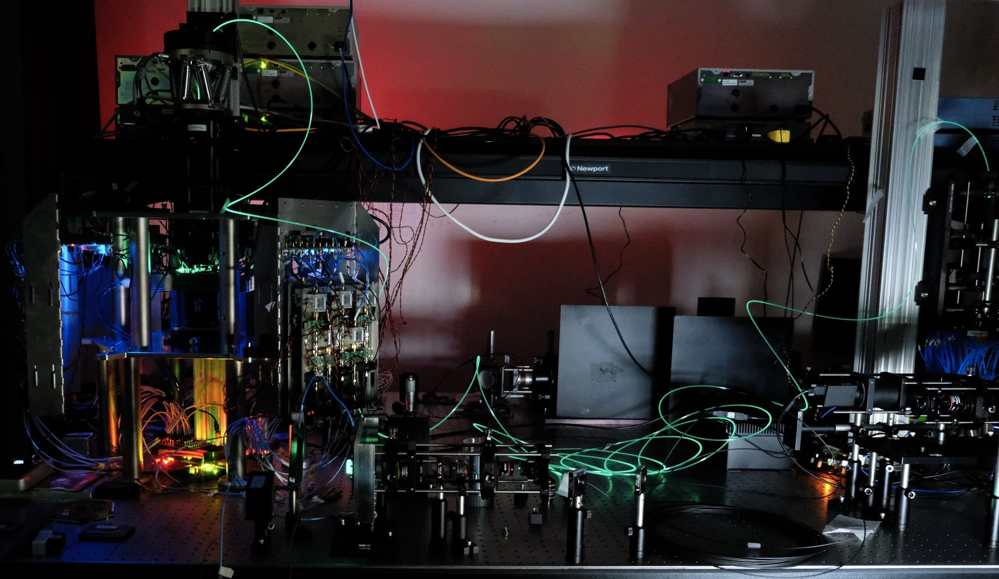 Microsoft Revoluciona el Cableado de Centros de Datos con Innovación en MicroLED