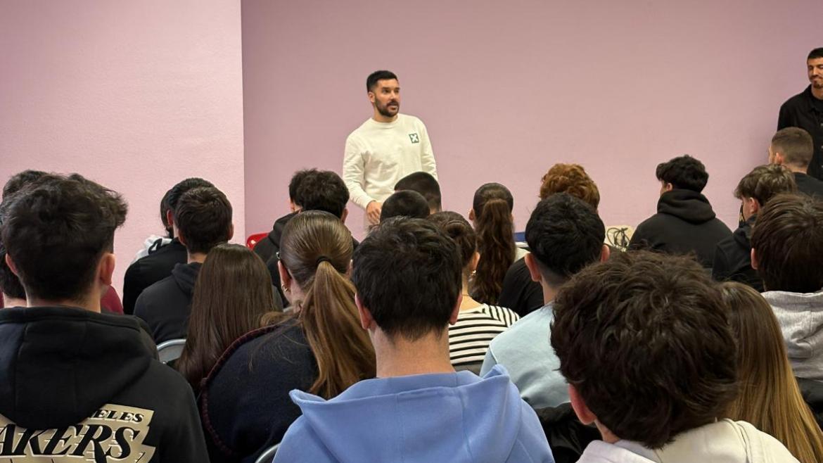 Profesionales del Hospital Universitario del Henares Inspiran a Futuros Sanitarios de Coslada