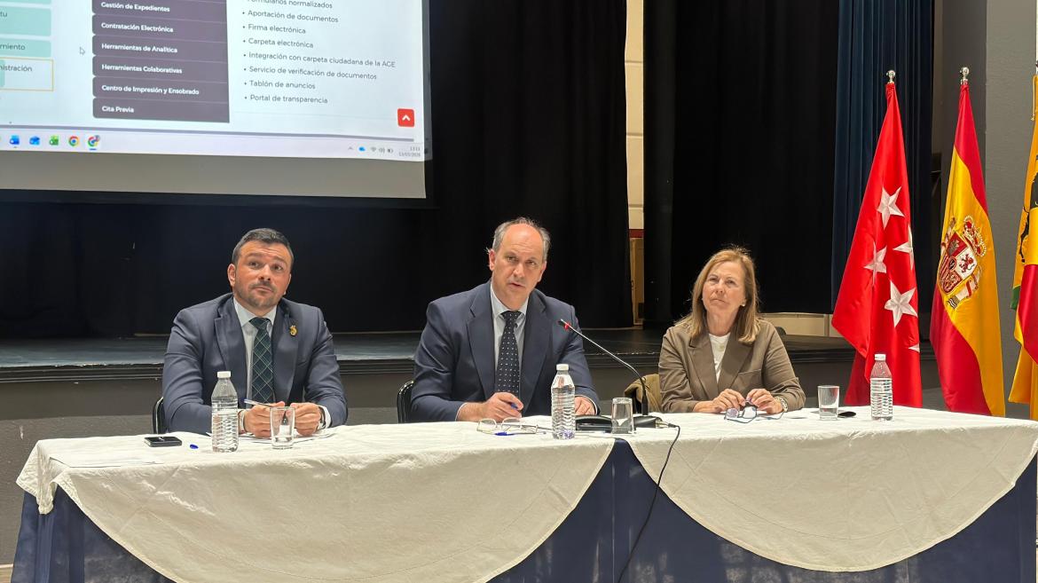 Reunión entre Comunidad de Madrid y alcaldes de Sierra Norte para impulsar conectividad.