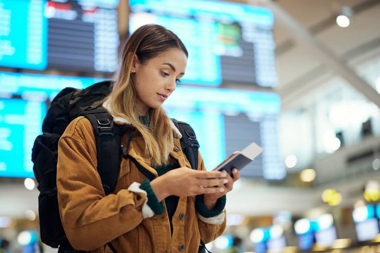 Santander Revoluciona su Estrategia para Jóvenes: Nuevas Ofertas Atractivas en Viajes e Inversiones