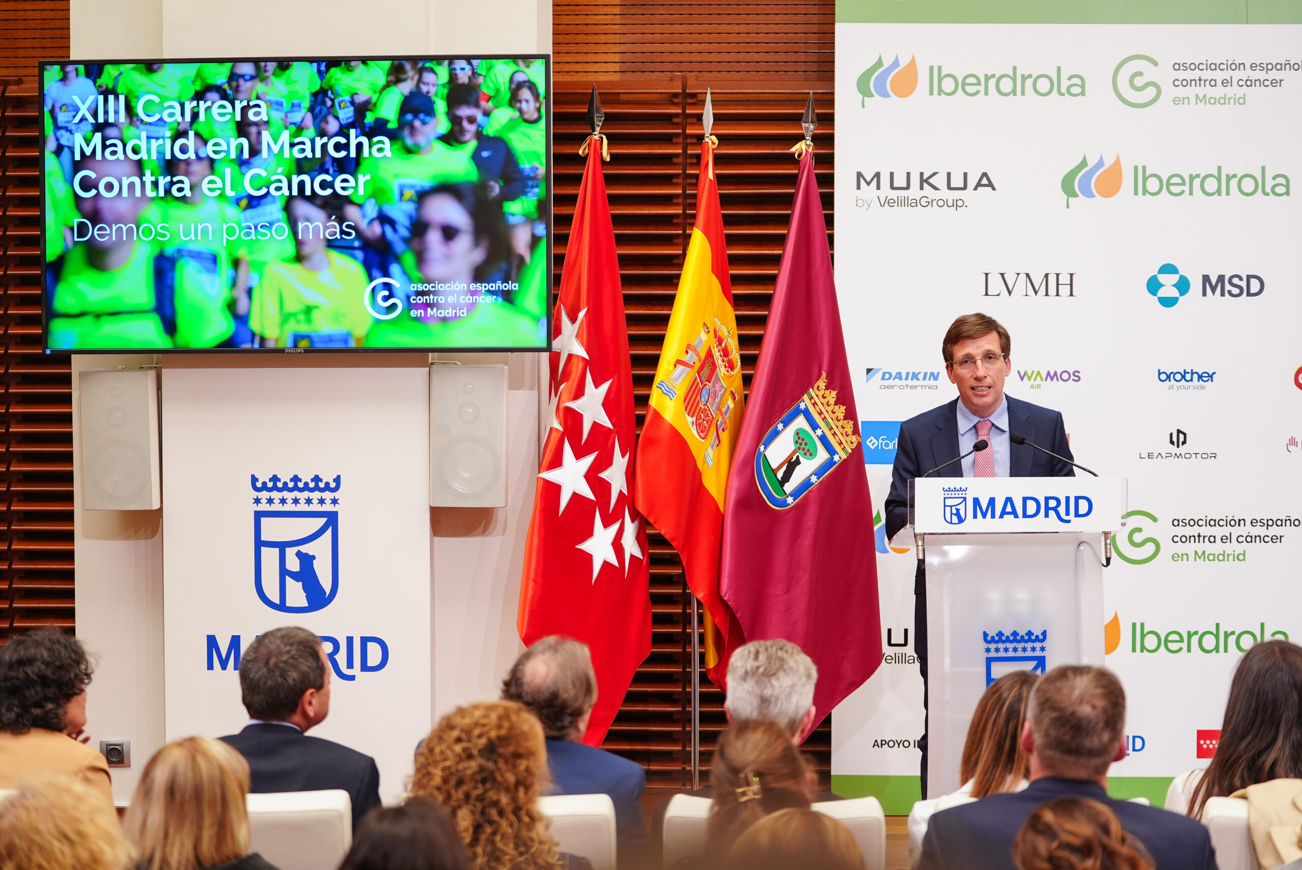 Almeida Invita a los Madrileños a Participar en la XIII Carrera ‘Madrid en Marcha Contra el Cáncer’ para Fomentar la Investigación