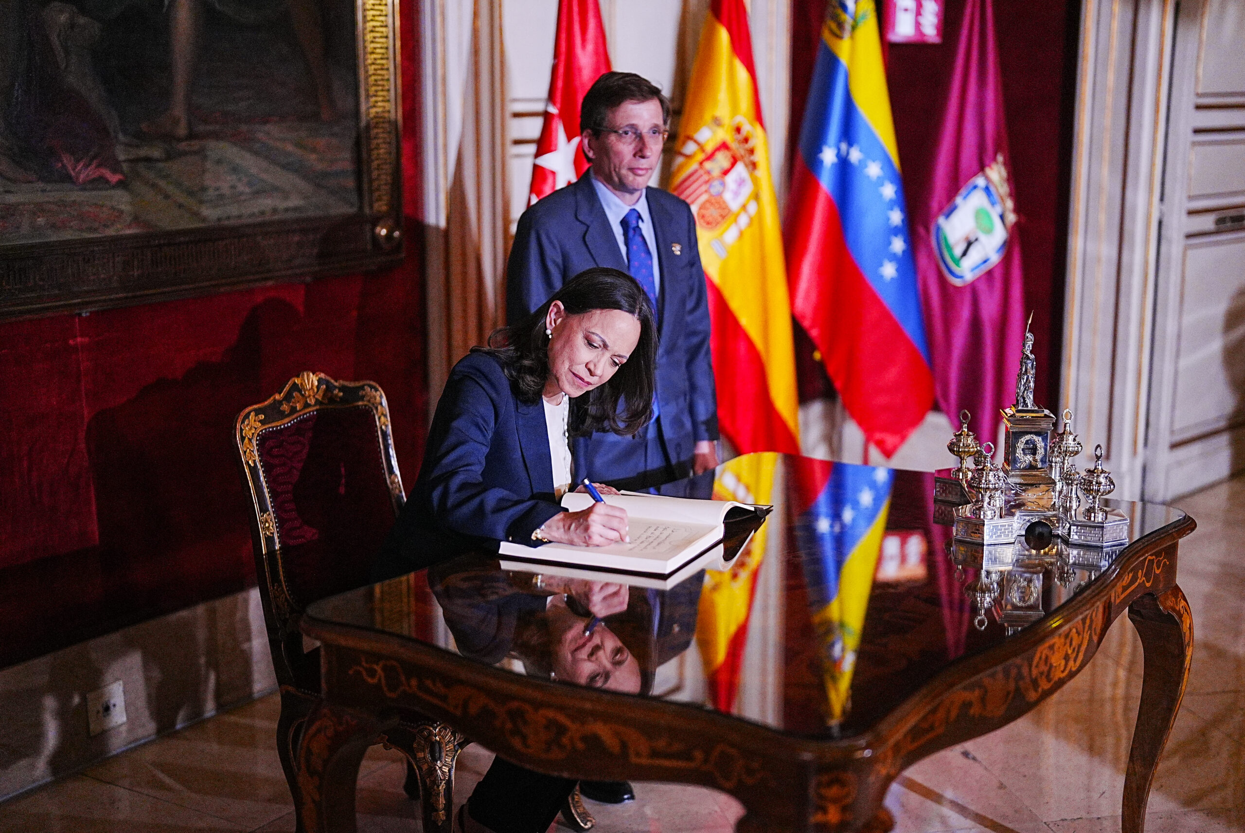 Almeida otorga la Llave de Oro de Madrid a María Corina Machado en reconocimiento a su defensa de la libertad y la democracia