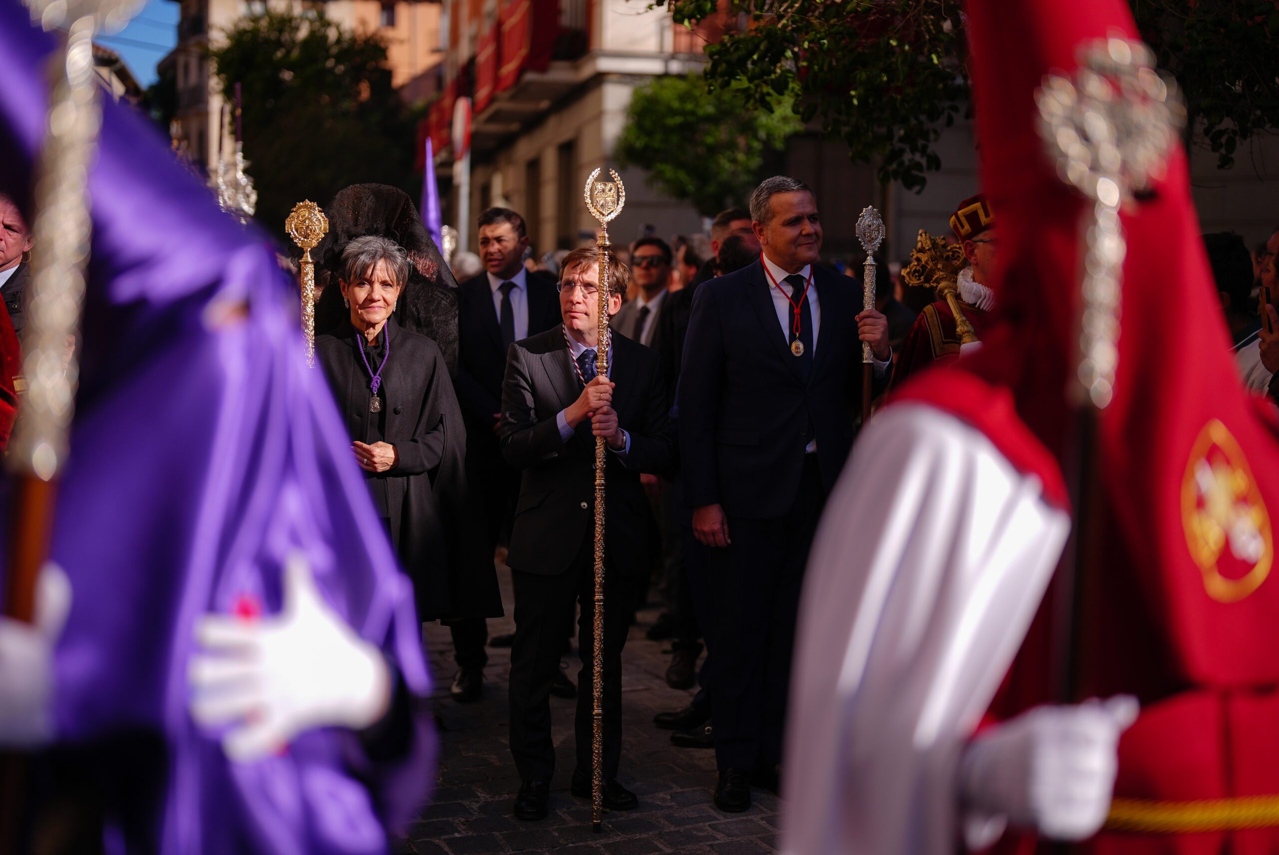 Almeida acompaña a Jesús el Pobre en emotiva procesión en Madrid