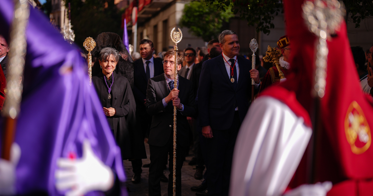 Almeida asiste a la procesión de Jesús el Pobre en Madrid