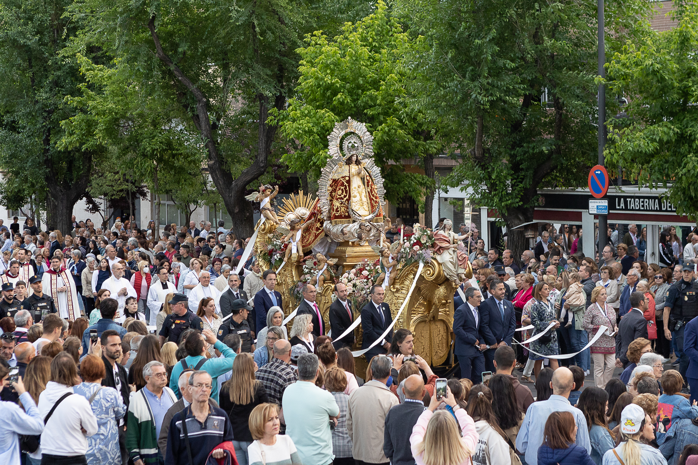 Anuncio Conjunto de la Real e Ilustre Congregación de Nuestra Señora de los Ángeles y el Ayuntamiento de Getafe: Una Colaboración Histórica