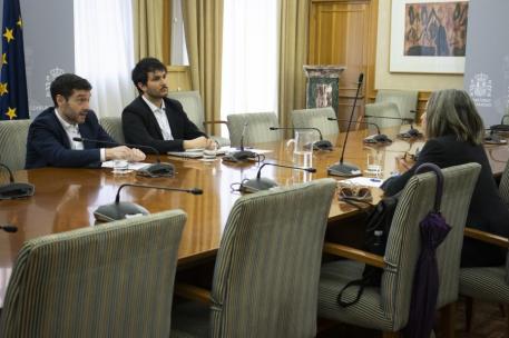 Bustinduy y FACUA Discuten Extensión de Alquileres en Reunión Clave
