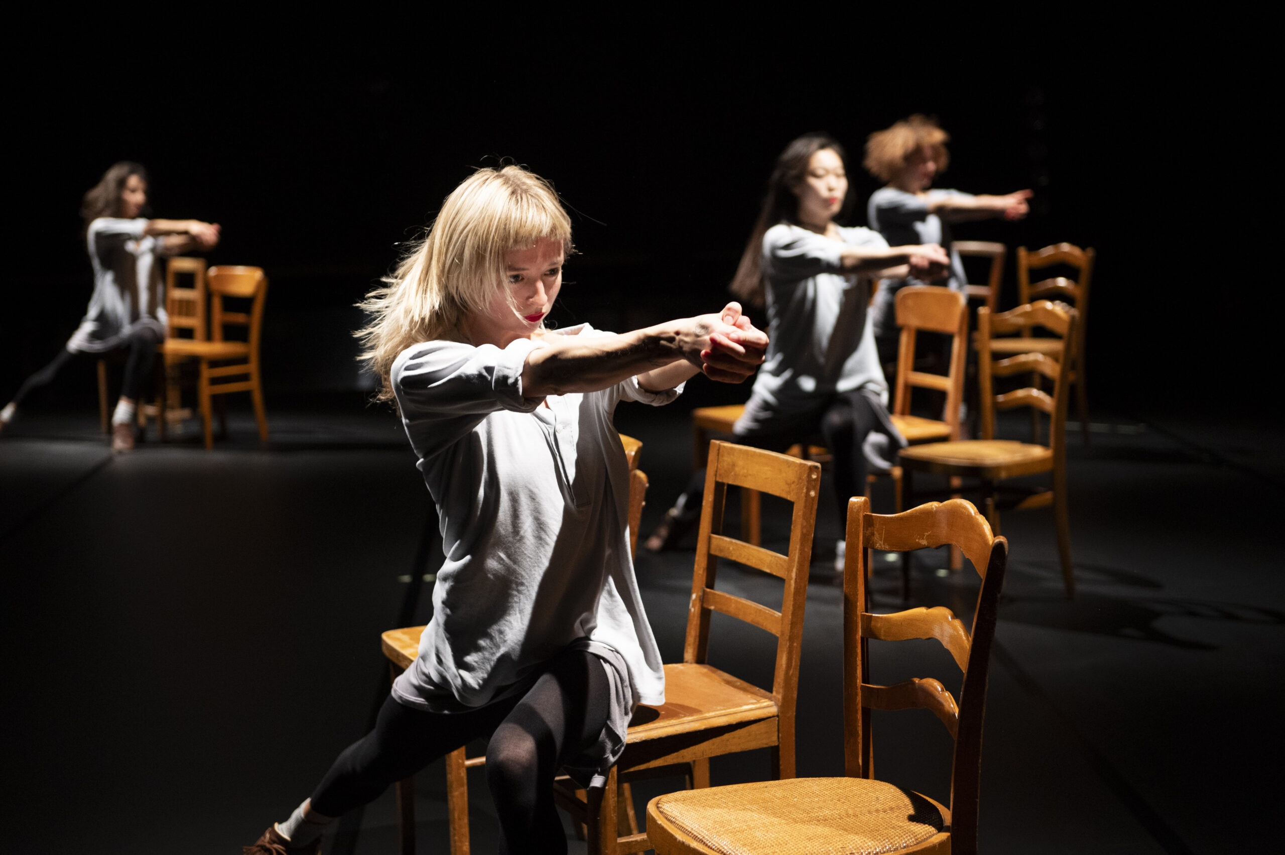 Contemporánea Condeduque Revive en Madrid la Obra Maestra «Rosas Danst Rosas» de Anne Teresa de Keersmaeker
