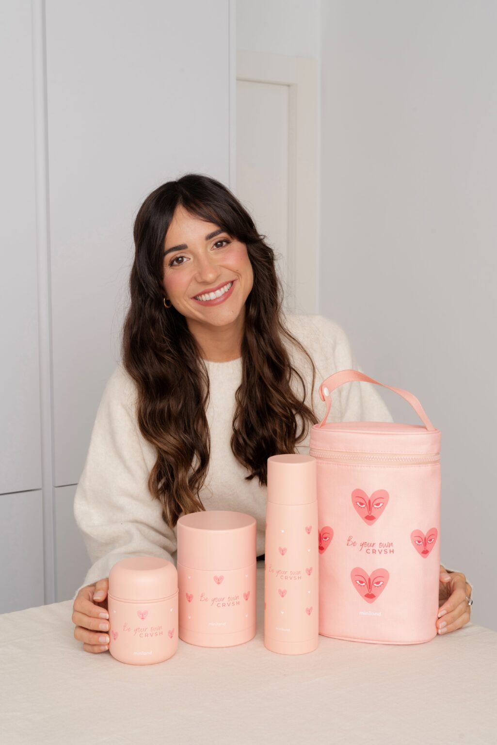 Descubre la Innovadora Colección Cápsula: Verónica Díaz y Miniland Presentan ‘Sé Tu Propio CRVSH’ para Bebés