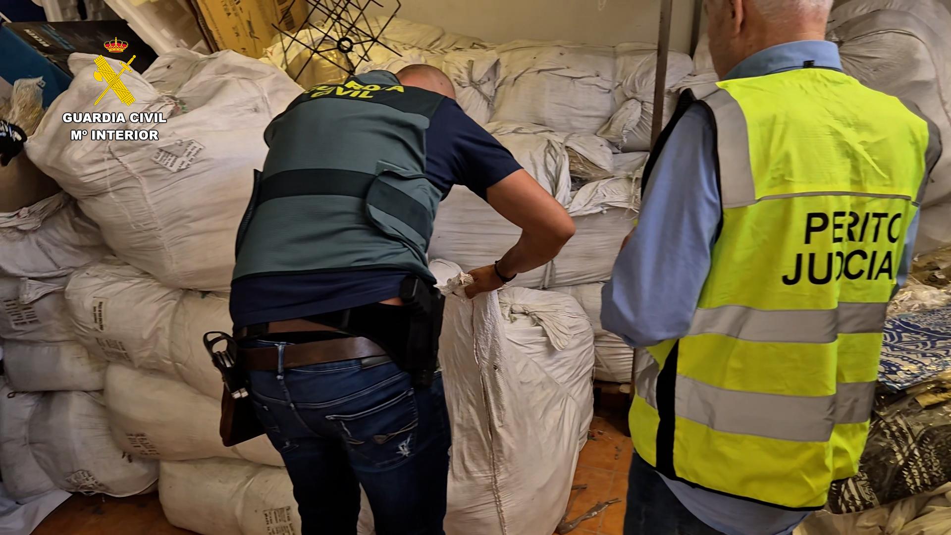 Desmantelan en Tenerife un taller clandestino con 70.000 prendas falsificadas valoradas en casi siete millones de euros