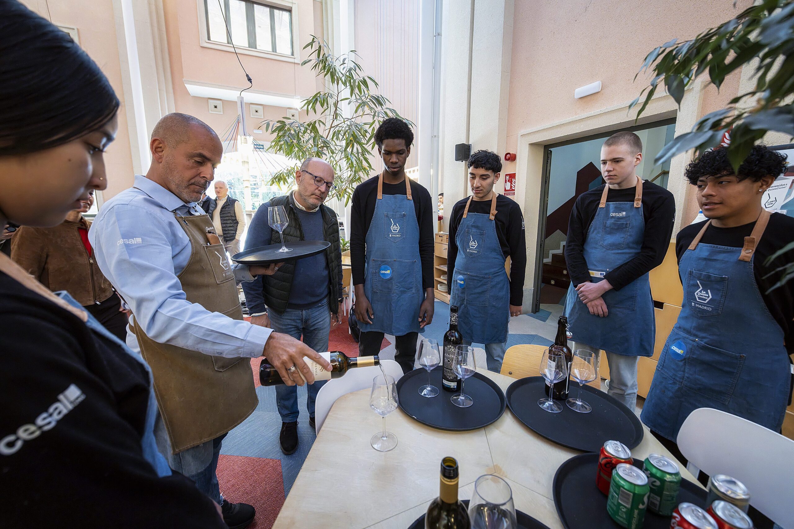 Fern&aacute;ndez durante su visita a La Quinta Cocina