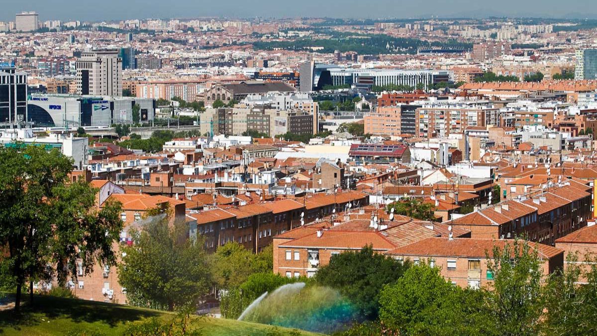 Revolución Urbana: El Impacto del Puente de Vallecas en el Comercio, el Ocio y la Vida Cotidiana de uno de los Distritos Más Dinámicos de Madrid