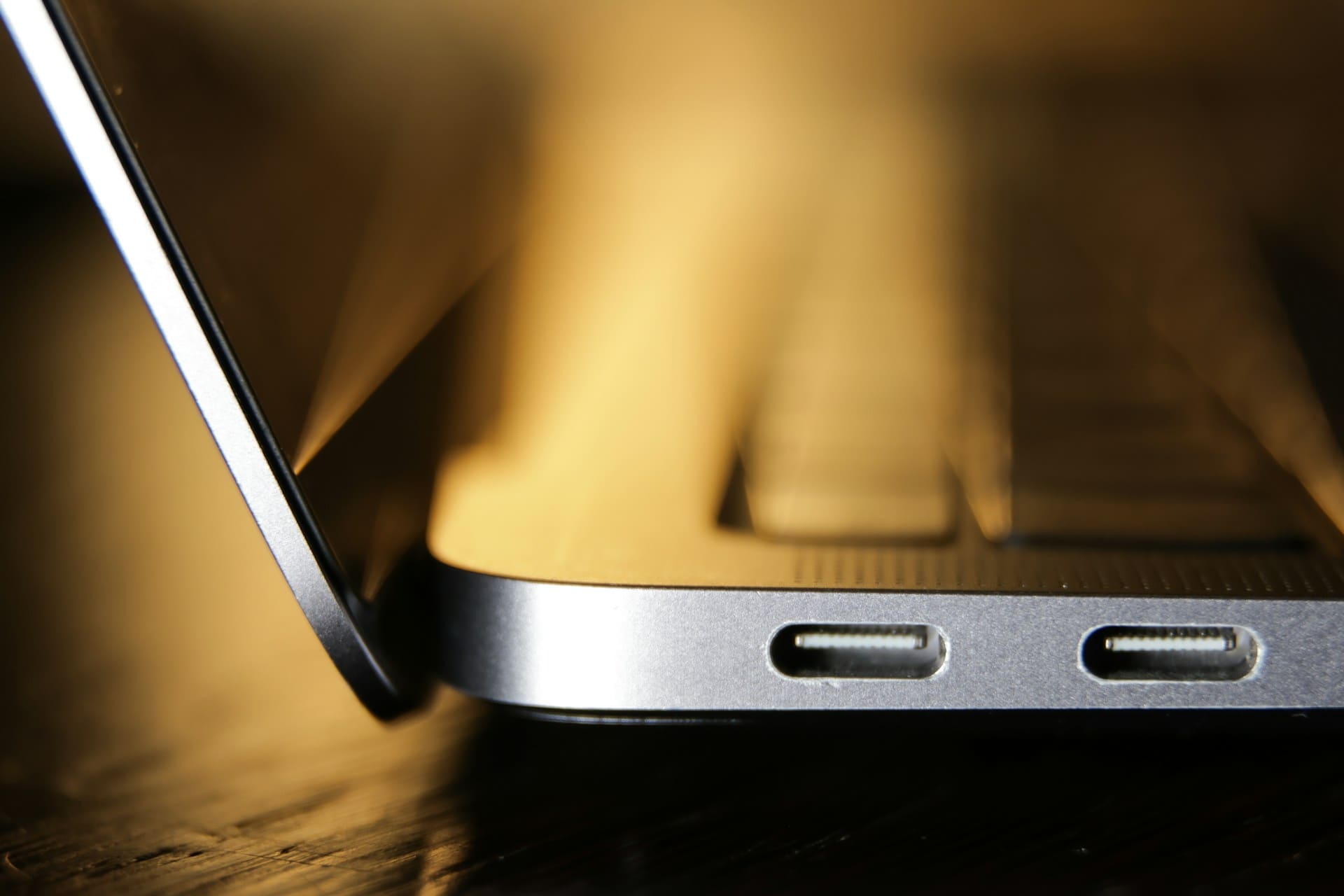 Portátiles nuevos en Europa: la carga por USB-C ya es obligatoria
