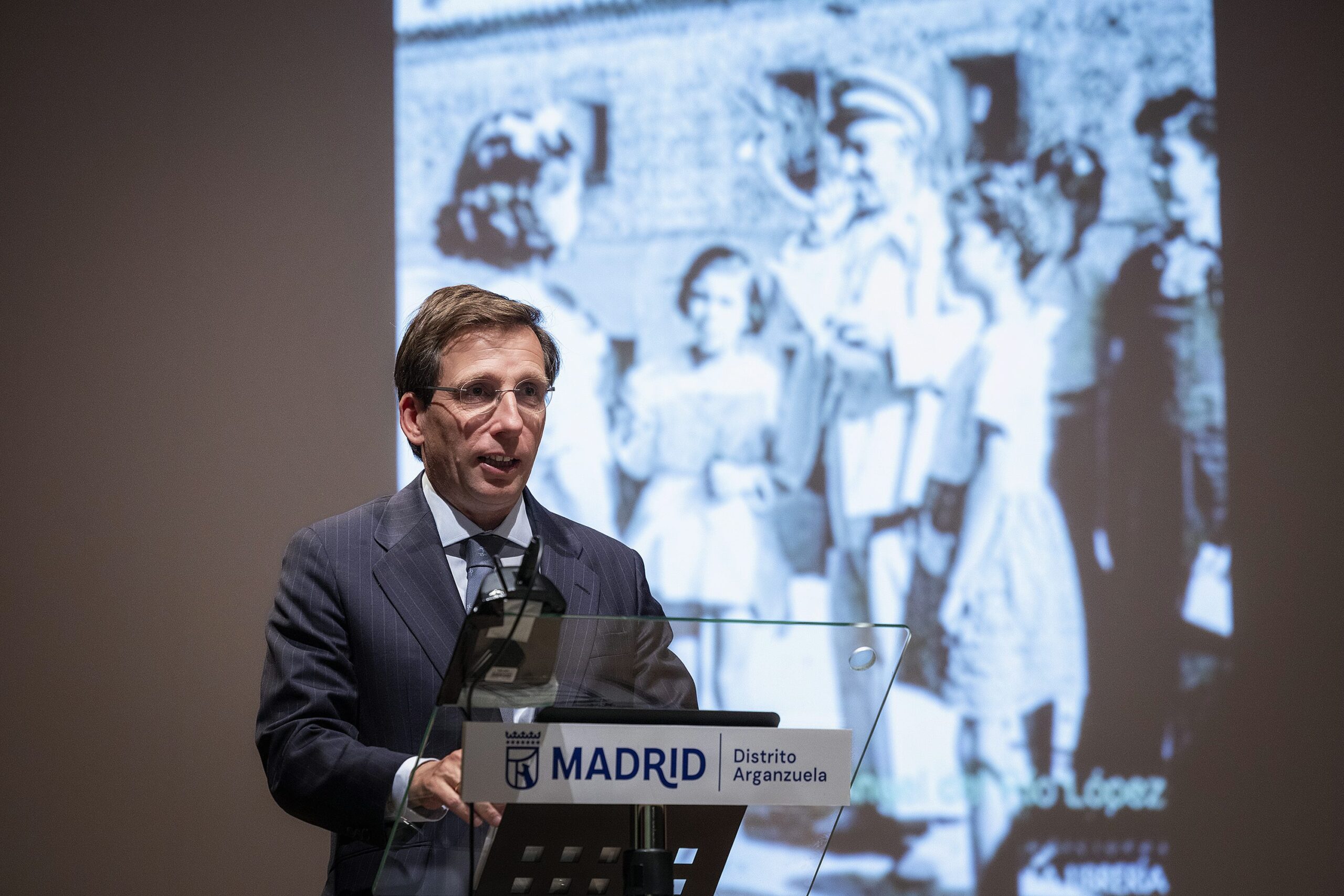 Almeida presenta el último libro del cronista Ángel del Río