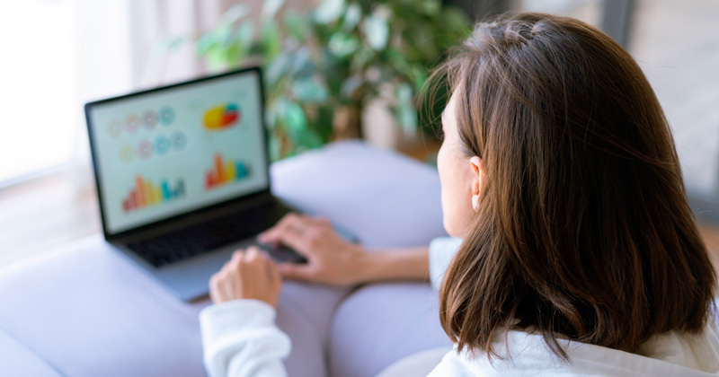Cómo evaluar la confianza de la audiencia digital más allá de métricas superficiales