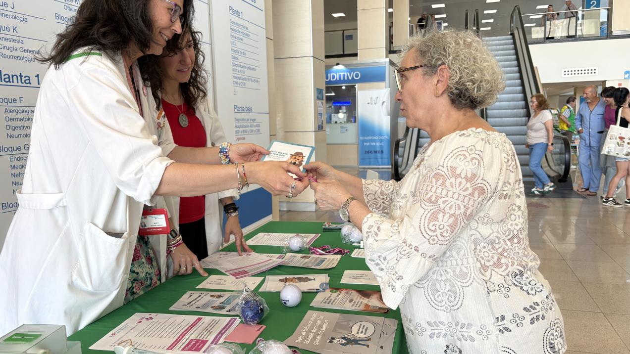 Hospital del Henares se une al Día Mundial Sin Tabaco con una mesa informativa