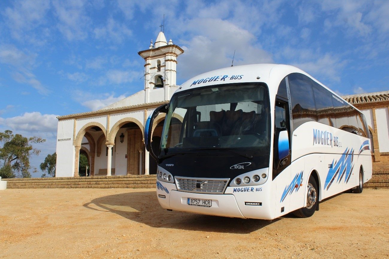 Moguerbus ofrece autocares para bodas y comuniones en Huelva