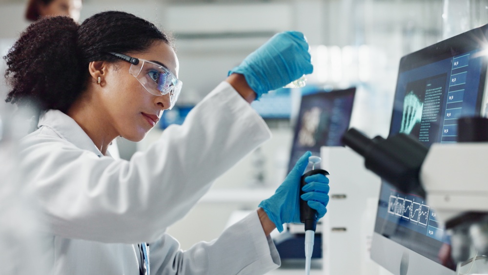 El 52,5% del empleo en ciencia y tecnología en la UE son mujeres