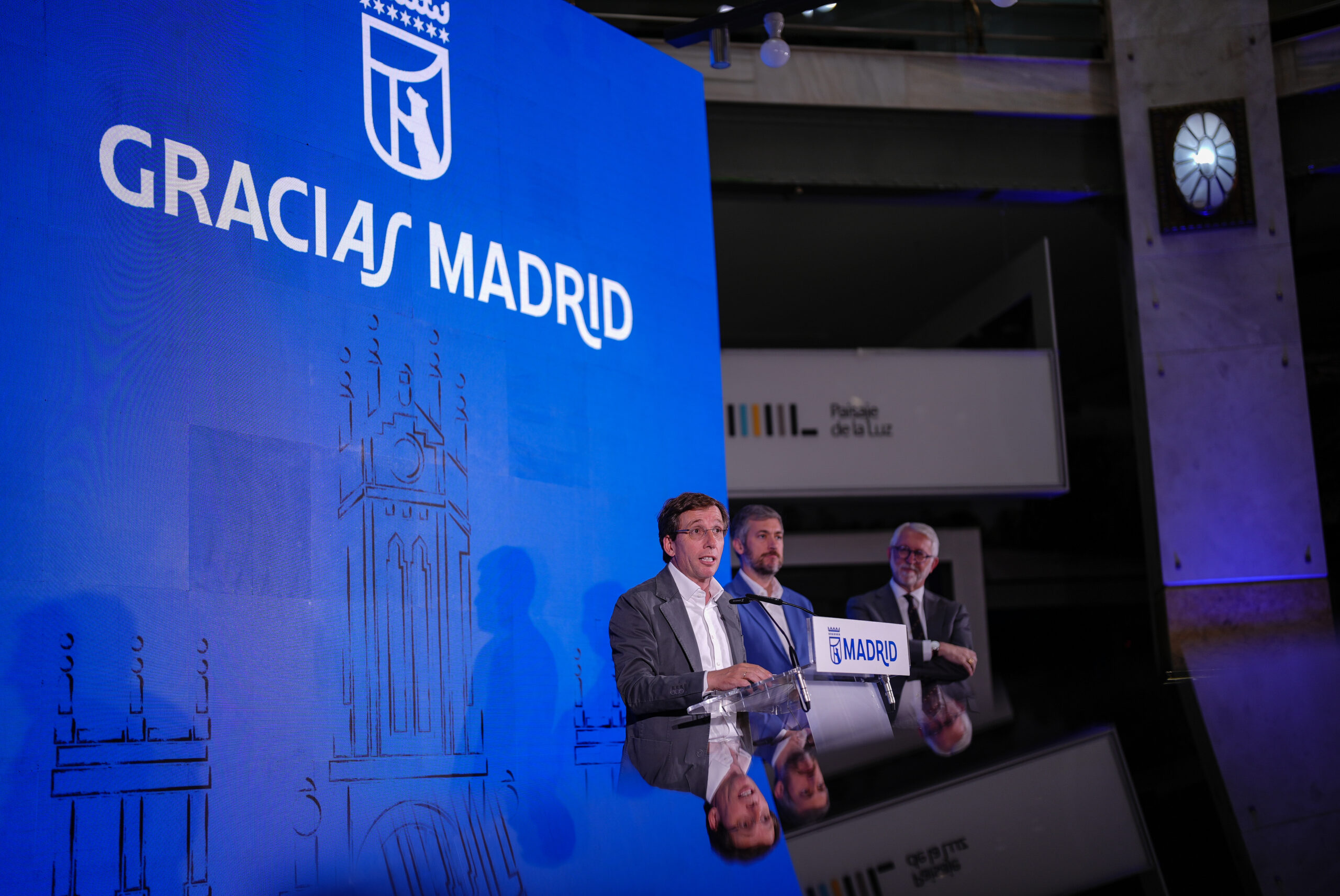 El alcalde de Madrid ha recibido en el Palacio de Cibeles a representantes de las entidades que han organizado el viaje apost&oacute;lico de Le&oacute;n XIV a la capital