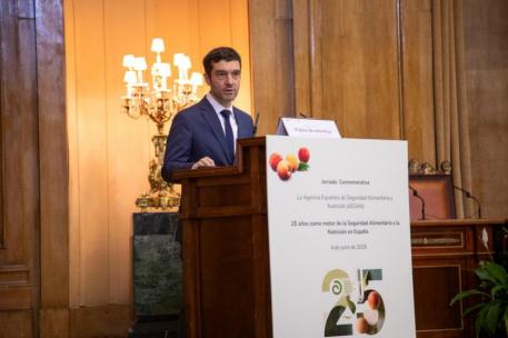 Consumo Abre Debate sobre Prohibición de Bebidas Energéticas para Menores de 16 Años