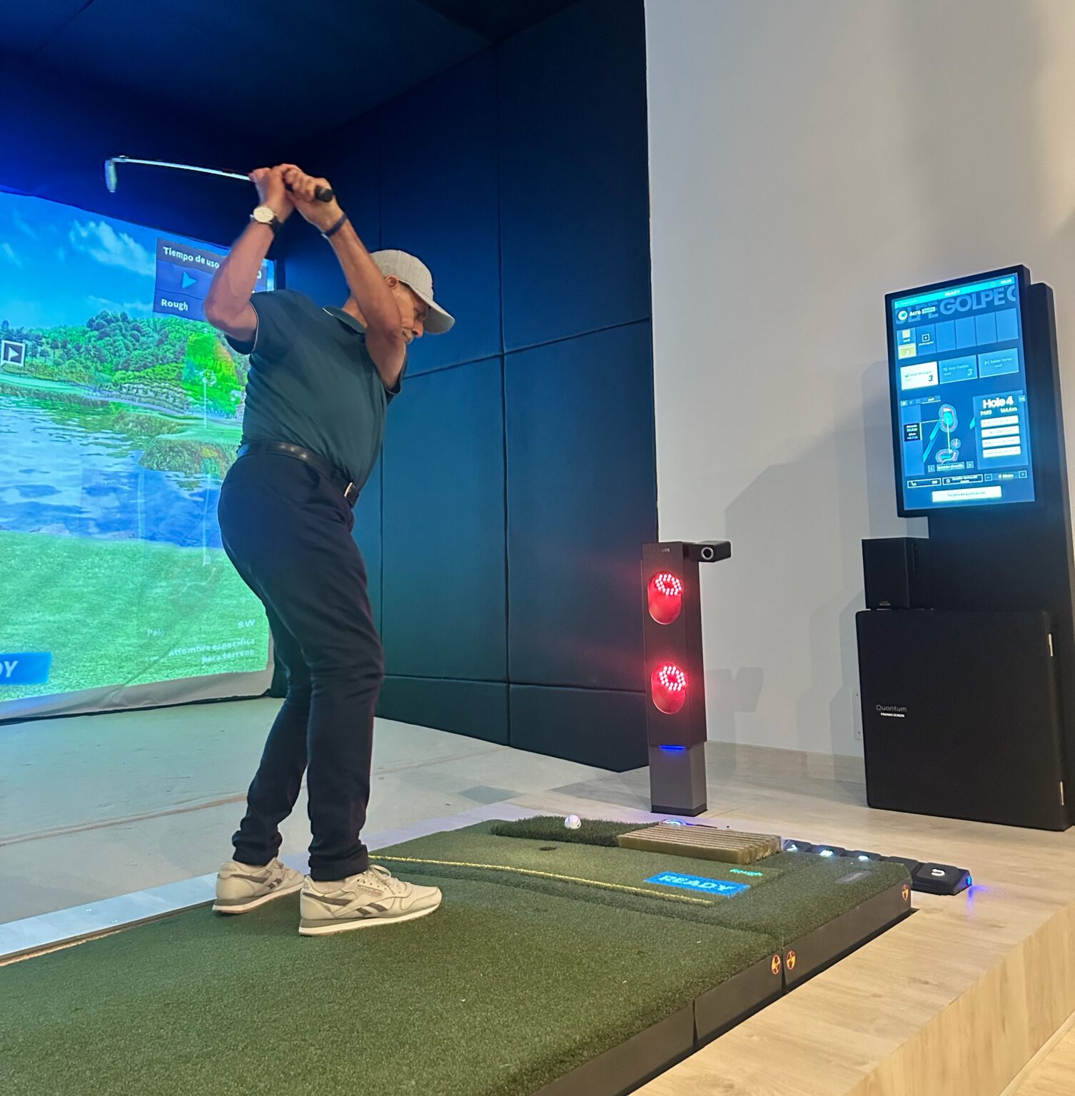 Los simuladores Awolf Quantum llegan a Las Rozas: golf indoor con 380 campos en 4K sin salir de Madrid 1 Los simuladores Awolf Quantum llegan a Las Rozas: golf indoor con 380 campos en 4K sin salir de Madrid