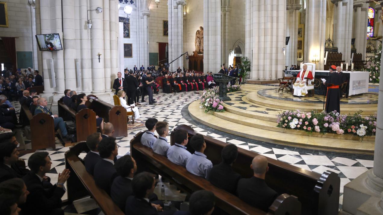 Díaz Ayuso asiste al homenaje del Papa León XIV a la Virgen de la Almudena
