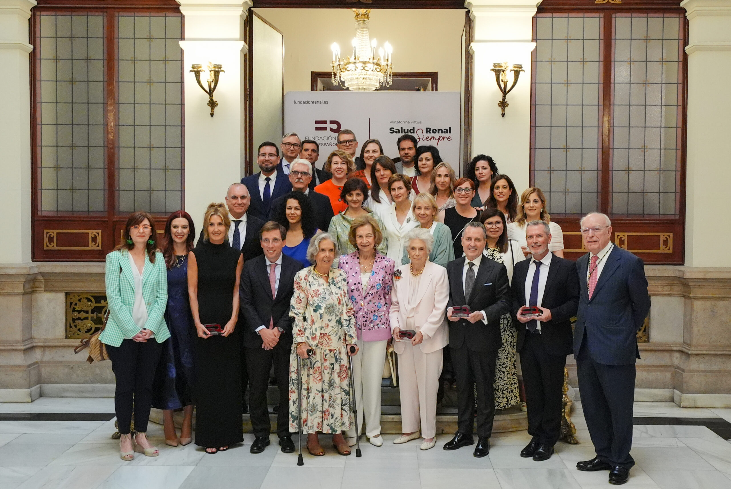 El I Premio a la Solidaridad Renal &Iacute;&ntilde;igo &Aacute;lvarez de Toledo de la Fundaci&oacute;n Renal Espa&ntilde;ola ha estado presidido por la reina Sof&iacute;a