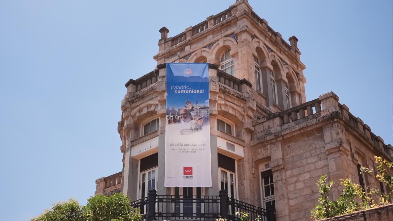 La Comunidad de Madrid Adorna sus Instituciones para Recibir al Papa León XIV en España