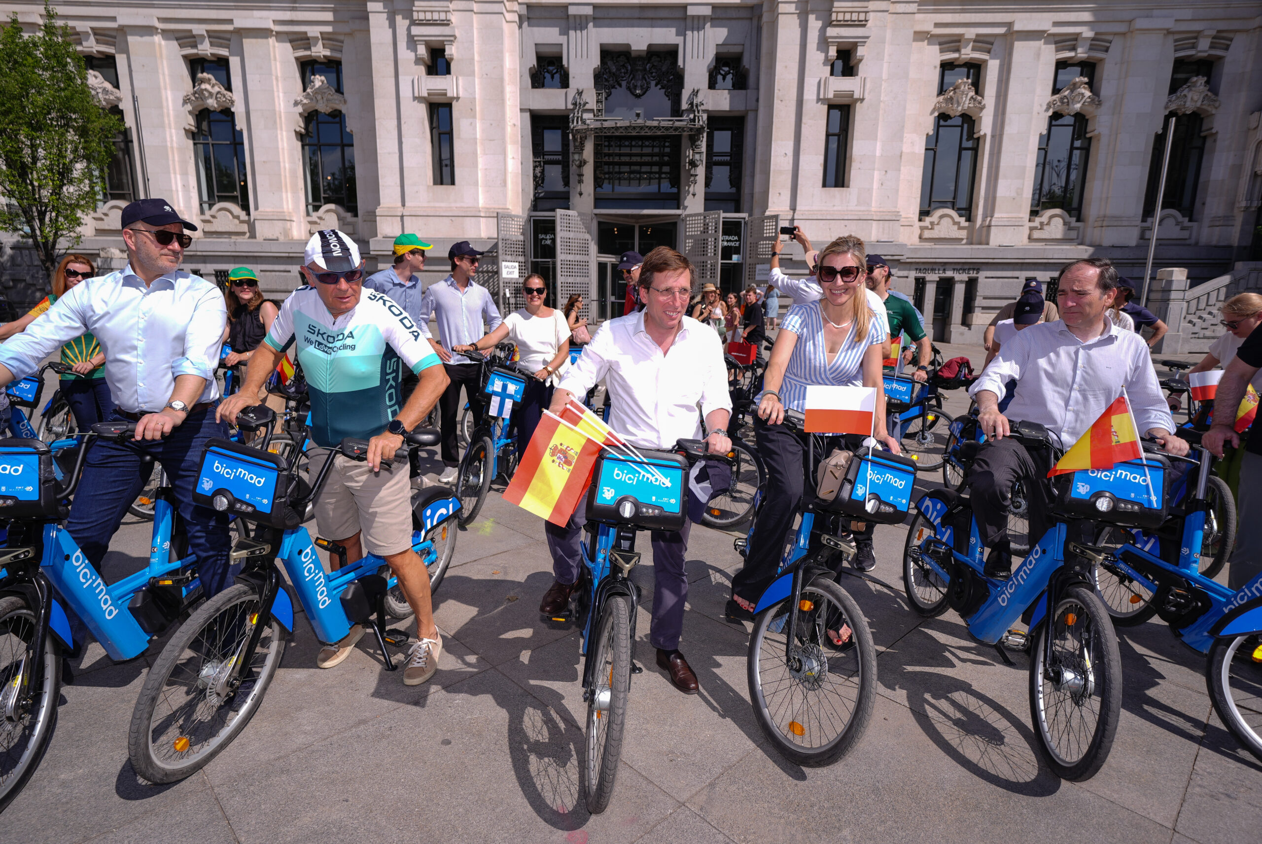 Madrid y sus embajadores, en bici por el Día de la Bicicleta