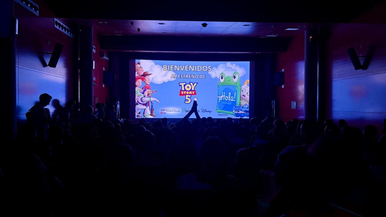 Toy Story 5 llega a los niños ingresados del Príncipe de Asturias