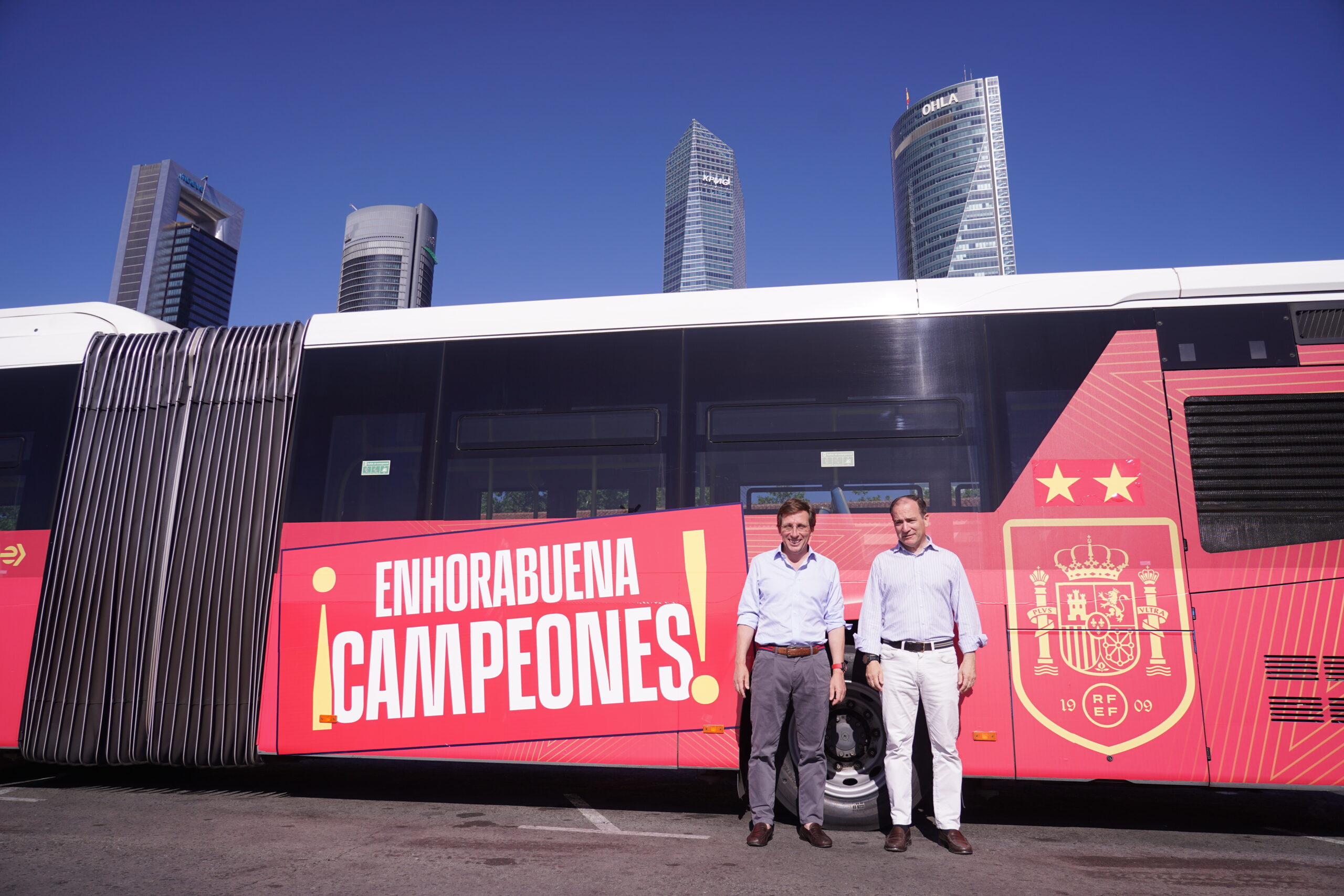 Almeida añade la segunda estrella al autobús de la EMT