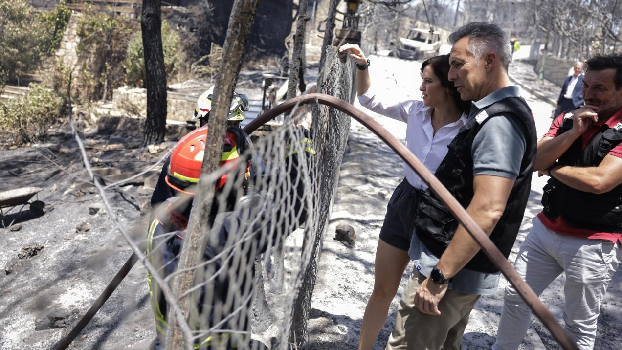 Ayuso visita El Encinar del Alberche tras el incendio de Almorox